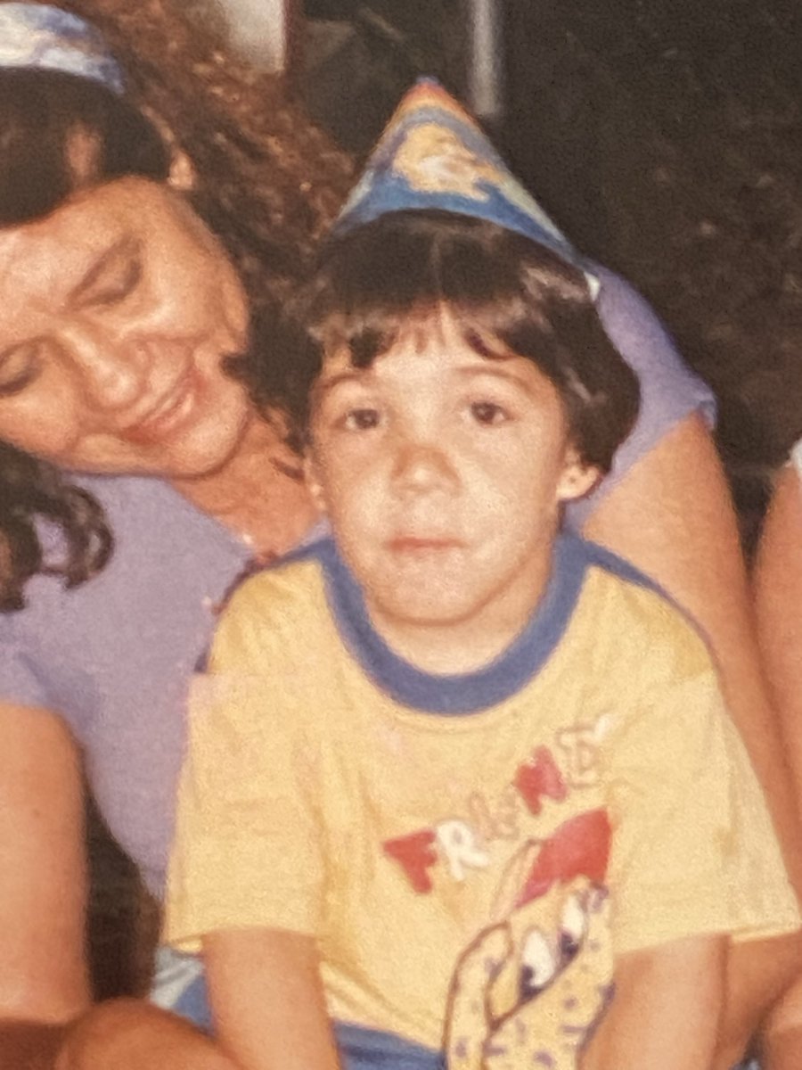 cajuzim_'s tweet photo. Euforia de gênero em foto infantil???? https://t.co/4nJtargH8t