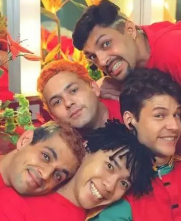 leobarpor's tweet photo. Que nó na garganta. A perda dos Mamonas é um trauma coletivo nunca superado, um daqueles momentos que passe o tempo que for, são impossíveis de esquecer. Tão violento, tão injusto.
#Mamonas #MamonasAssassinas #mamonaseuteailoveiu https://t.co/sRac1Gz1tO