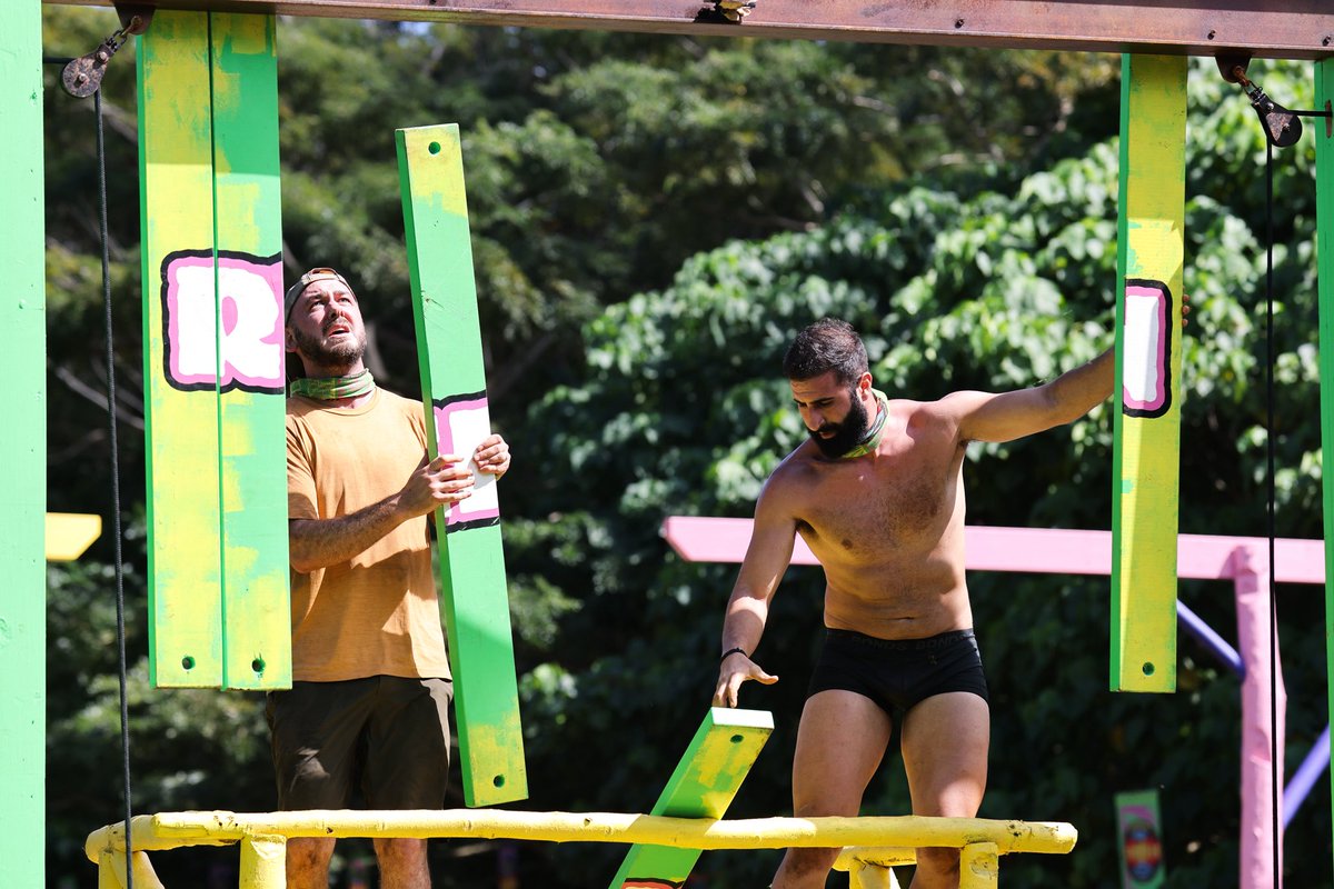 JohnsonAshak's tweet photo. Tonight, one of the most challenging physicals! Hot, humid and HARDDDDD 🦍🔥🌴🎲 

@survivorau Redemption continues tonight @ 7.30pm on @channel10au | Watch + Stream Free.

#SurvivorAu #Survivor #Redemption #Silverback #Bang https://t.co/KJxJ5Ft3qn