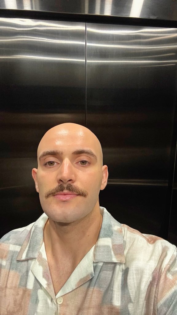 Bancan el mostacho? #mostacho #men #gay
