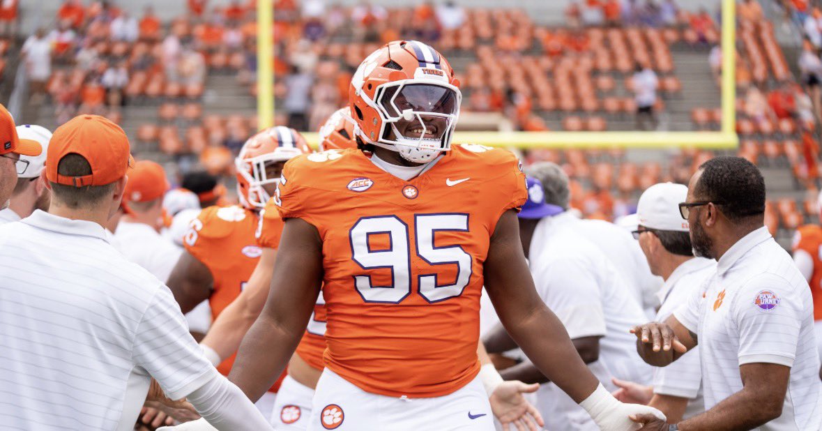 Luke Thayer tweet media