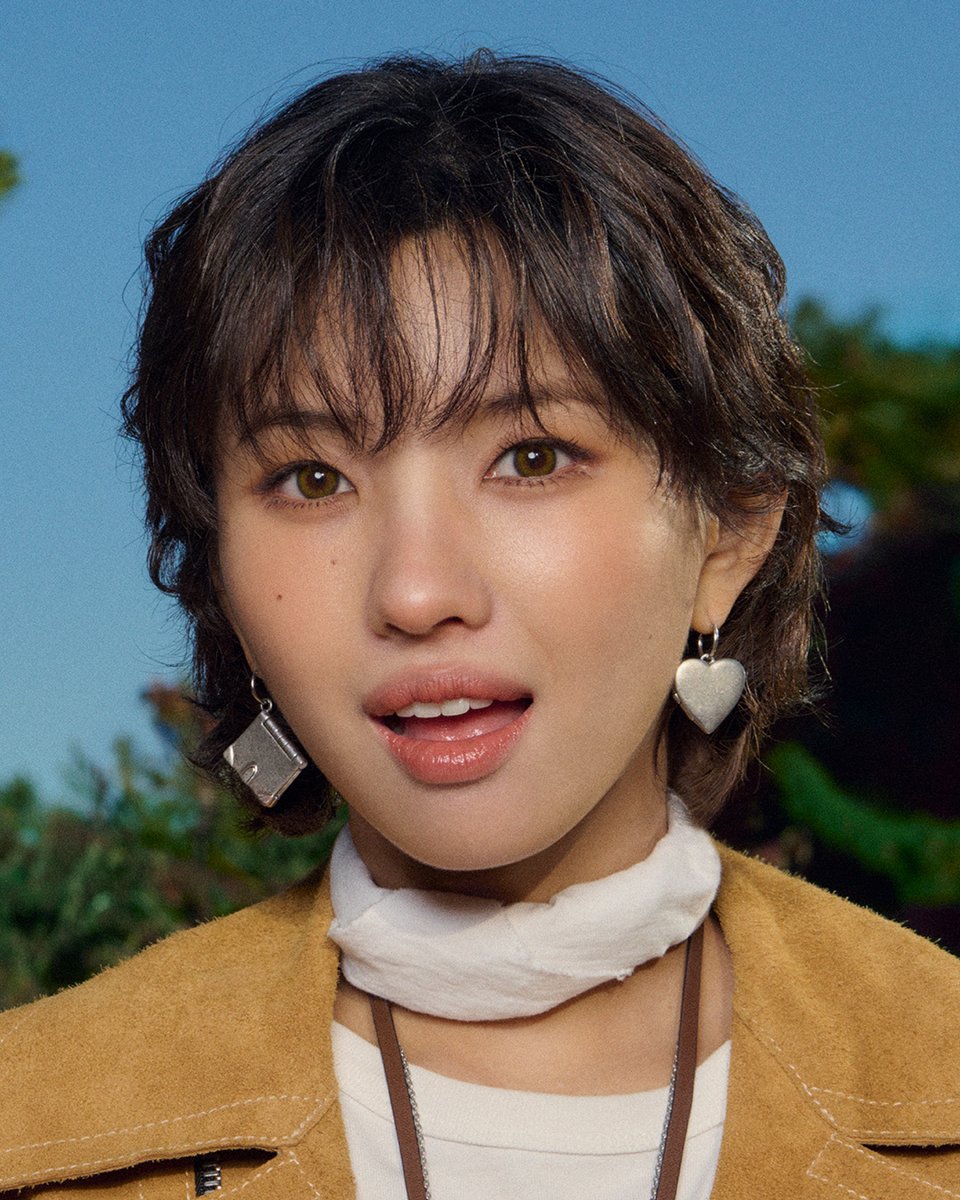 #SOYEON x #Coach

#아이들 #idle
#소연