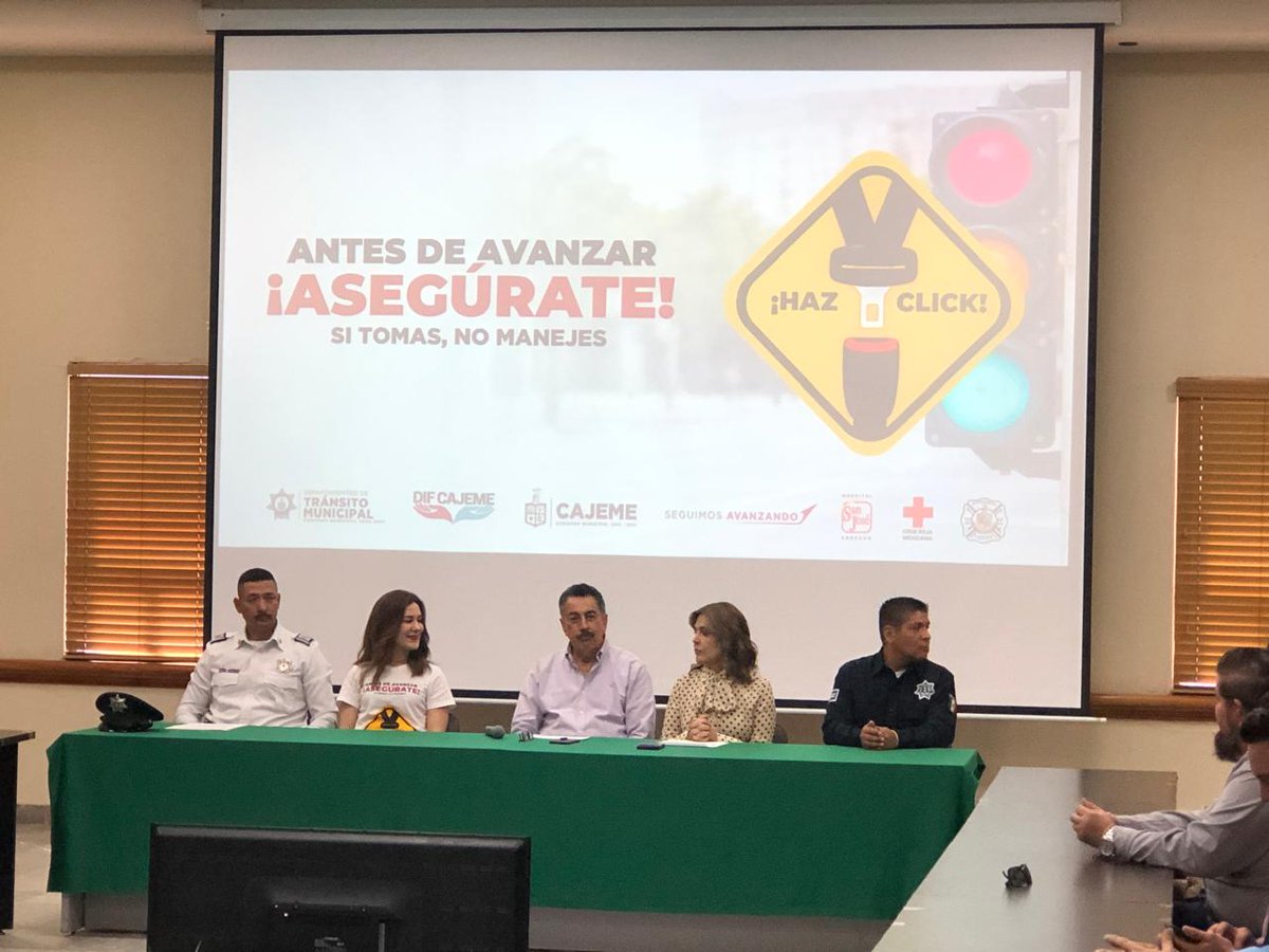 InfoSon1's tweet photo. PRESENTAN CAMPAÑA “HAZ CLICK” PARA REDUCIR MUERTES Y LESIONES POR ACCIDENTES VIALES
🚗⚠️📉 Lanzan campaña Haz Click para disminuir muertes y lesiones por accidentes viales.
👉 Lee la nota completa:
https://t.co/S92MDfG0R4
#SeguridadVial #HazClick #Sonora https://t.co/f5hehj08qq