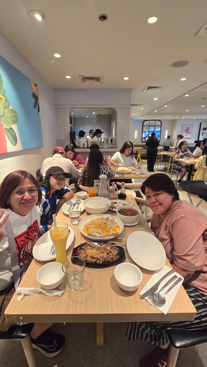 azilemi10's tweet photo. Manam 🍲🍛🍝🍹 https://t.co/3Cjg0IpMF3