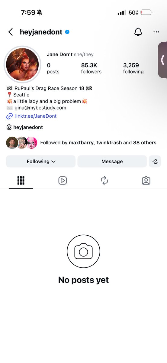 baker_barlow's tweet photo. @liviefy i went to check her account and was actively refreshing and watching her delete everything..i was so confused https://t.co/VfIOc7iRau
