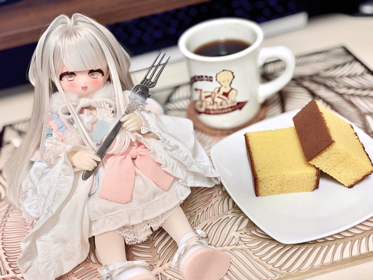 友達に美味しいカステラもらったからお気に入りの🦀フォークで食べる

#おはドル
#うちのこかわいい
#TinyFox