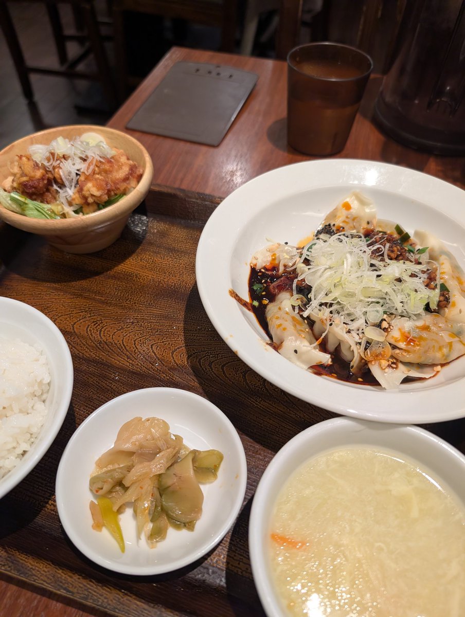 natsuko_33's tweet photo. 最近土曜の検診予約が取れずに有休取ったのでランチ。辛い水餃子おいしいな。むせそうだけど🤣 https://t.co/p6smiTue2S