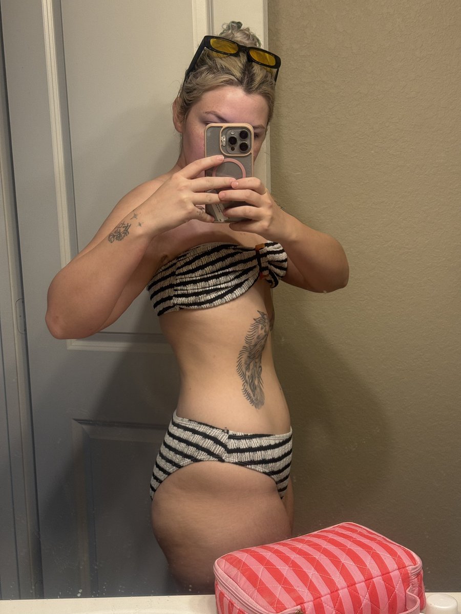 stagedhaunting's tweet photo. still fat ! but i am running now and have my first 10k at the end of the month! https://t.co/bHJG2KpAcU