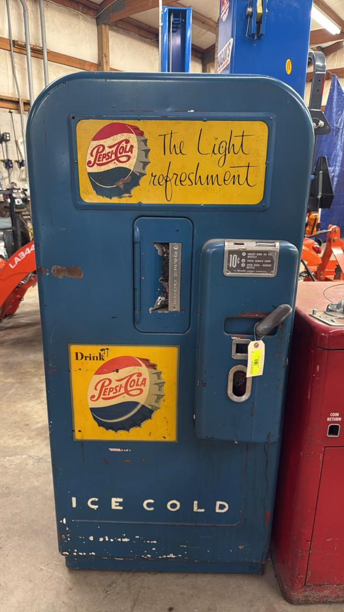 MearesProperty's tweet photo. Pepsi and Coca-Cola vending machine fans... check these out!  They are part of the Hendricks Safe &amp; Lock auction we have online now.  https://t.co/zFOQo571tj #safe #locksmith #pepsi #cocacola #vendingmachine https://t.co/vP2l5UMkJJ