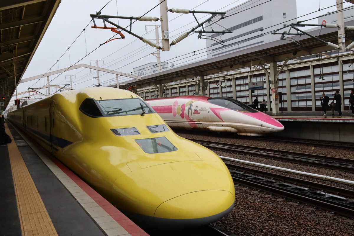 雛まつりの日にハローキティ新幹線とドクターイエローこだま検測上り