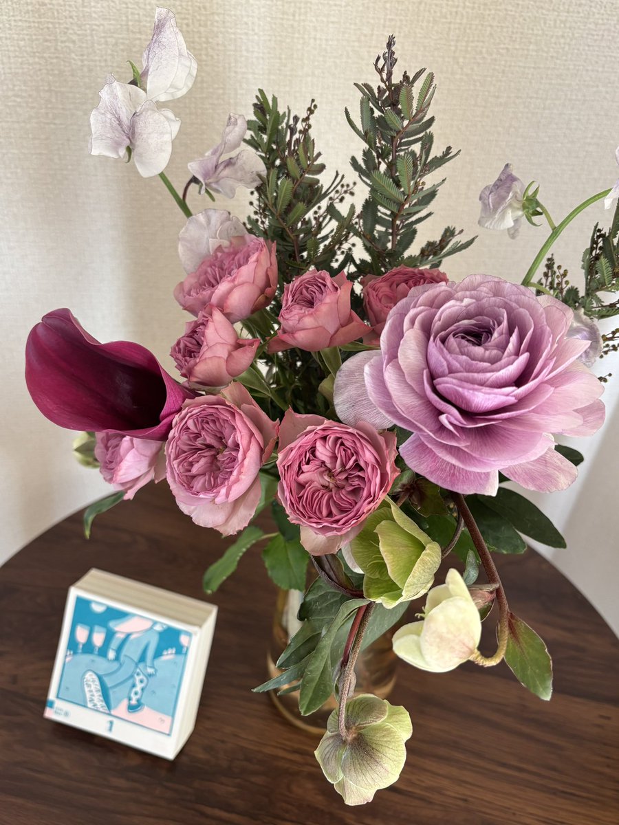 これ今月のお花😚❣️ クリスマスローズ買うのは初めてかも