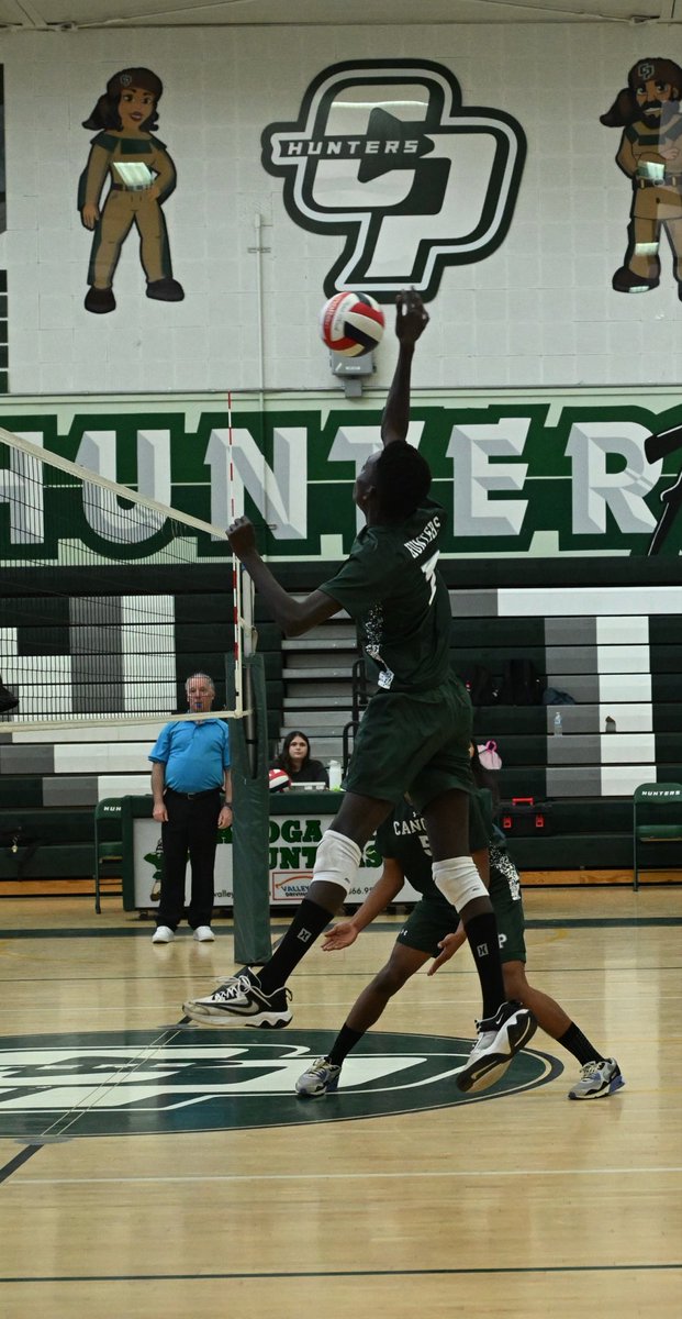 huntermom51's tweet photo. Varsity Boys Volleyball lost to Arleta in 3 very close sets!! #HunterPride @CIFLACS @VMLeague_ @latsondheimer @ErikSarni1 @LASchools @LAVarsity @Tarek_Fattal https://t.co/jSsllY4IfK