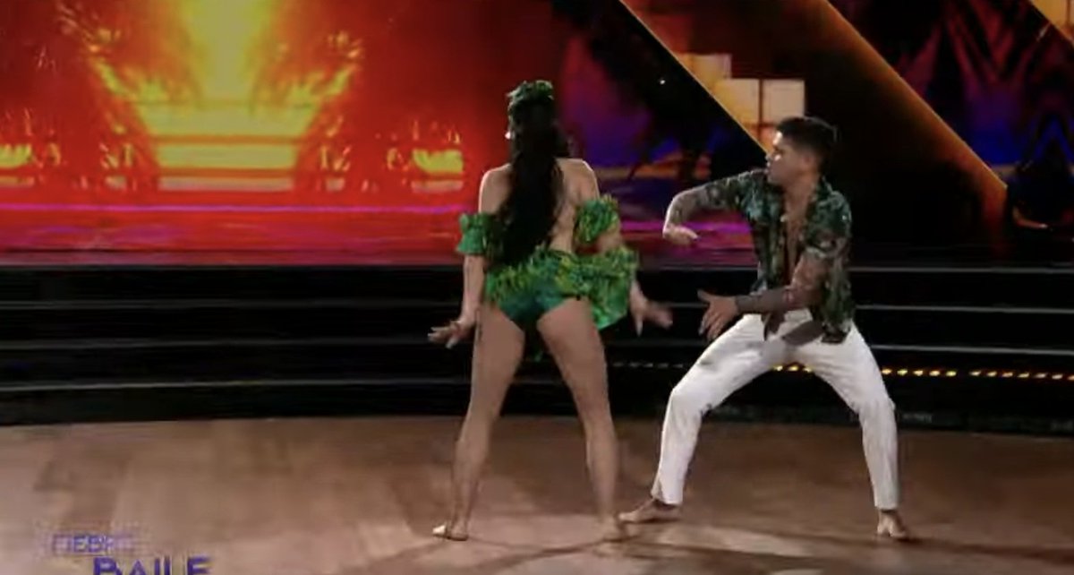 CristianReta03's tweet photo. #FiebreDeBaileCHV Otra Nepo Baby pero Antonella tiene talento bailó increíble y se nota que tiene elasticidad cirsense 🤩🤩🤩🤩🤩👏👏👏👏👏👏 https://t.co/EXfV3WLTCx