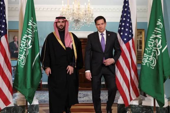 #الرياض_الان ربي احفظنا لنا امننا واحفظ لنا وزير الدفاع وسدد خطاه ❤️