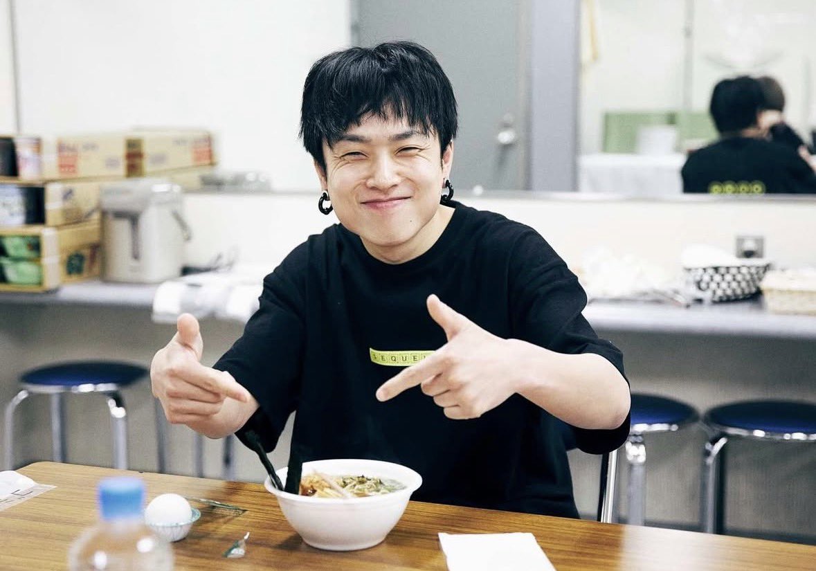 sd__f04's tweet photo. 慎ちゃんお誕生日おめでとう〜！🎉🎊

ずっとSaucyDogを続けてくれて本当にありがとう🥲🥲

最高で大好きなGt/Voです🌟
いつまでも楽しく音楽を続けてくれたら嬉しいな！！

これからも応援し続けます！！
ライブも行くよ〜！！！ https://t.co/JjA29cWMD4