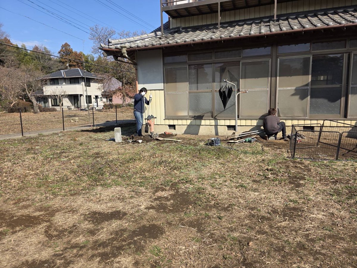 sunkogyou's tweet photo. #茨城県　#外構工事   #PCフェンス　
#アメリカンフェンス　#ドッグラン　🐶
https://t.co/3Tkye2I7uY https://t.co/THgy3nQUcS