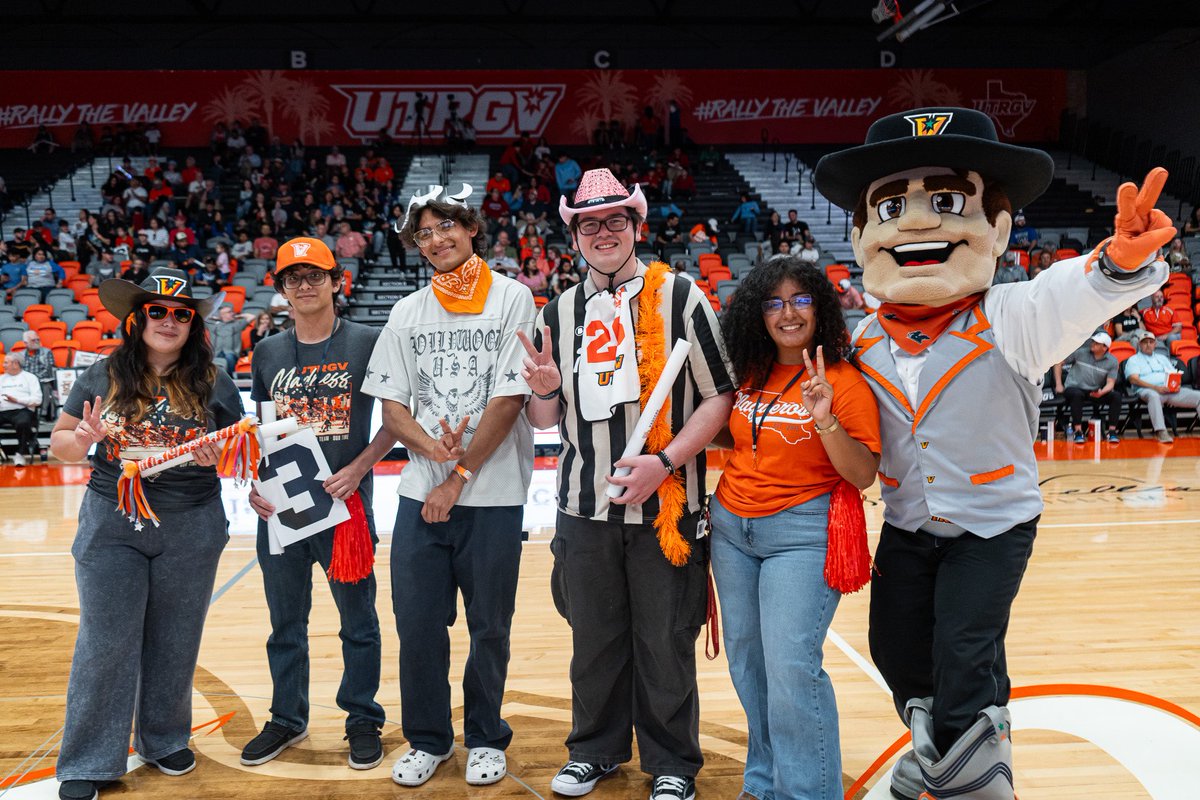 GoUTRGV's tweet photo. Student Org Night was a success! 🤠

Congratulations to our newest Spirit Stick holders, UTRGV Cooking Club! 🤩

#UTRGV #RallyTheValley https://t.co/eIXjnC1pAN