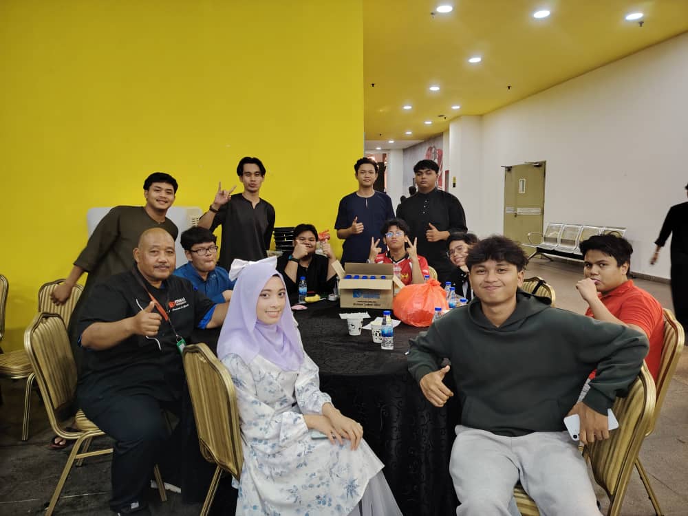 MSUmalaysiaSHCA's tweet photo. A simple iftar, a meaningful connection.
Mentors & mentees came together for a night of bonding beyond the classroom โ just stories, laughter, and Ramadan vibes. ๐โจ
#MSUMalaysia #MSUMalaysiaSHCA #RamadanVibe #RamadanConnect https://t.co/CKD36WhHYn