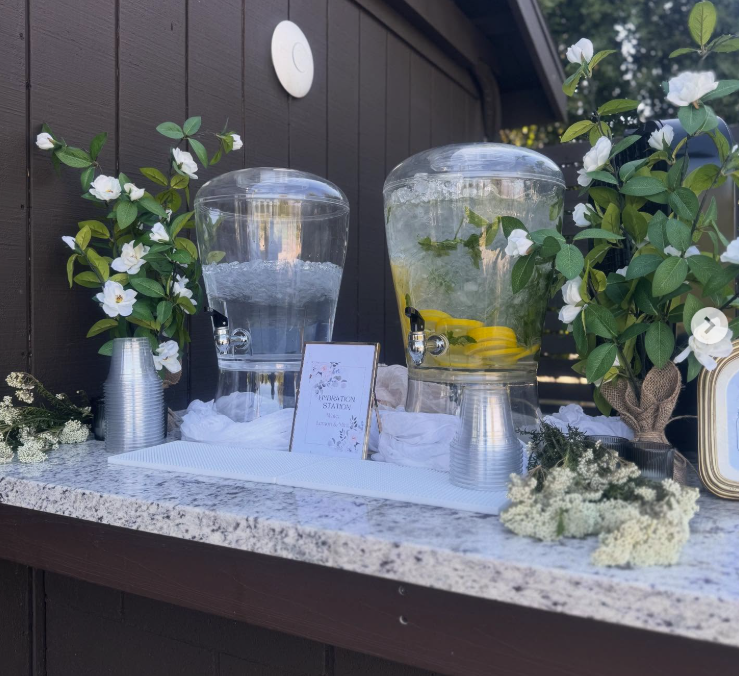 Merrybrides's tweet photo. SUMMER TIP:  Hydration Station: If you have an outdoor ceremony, a water or lemonade station at the entrance is a small touch that makes a huge impact. https://t.co/B3g6gYSUss