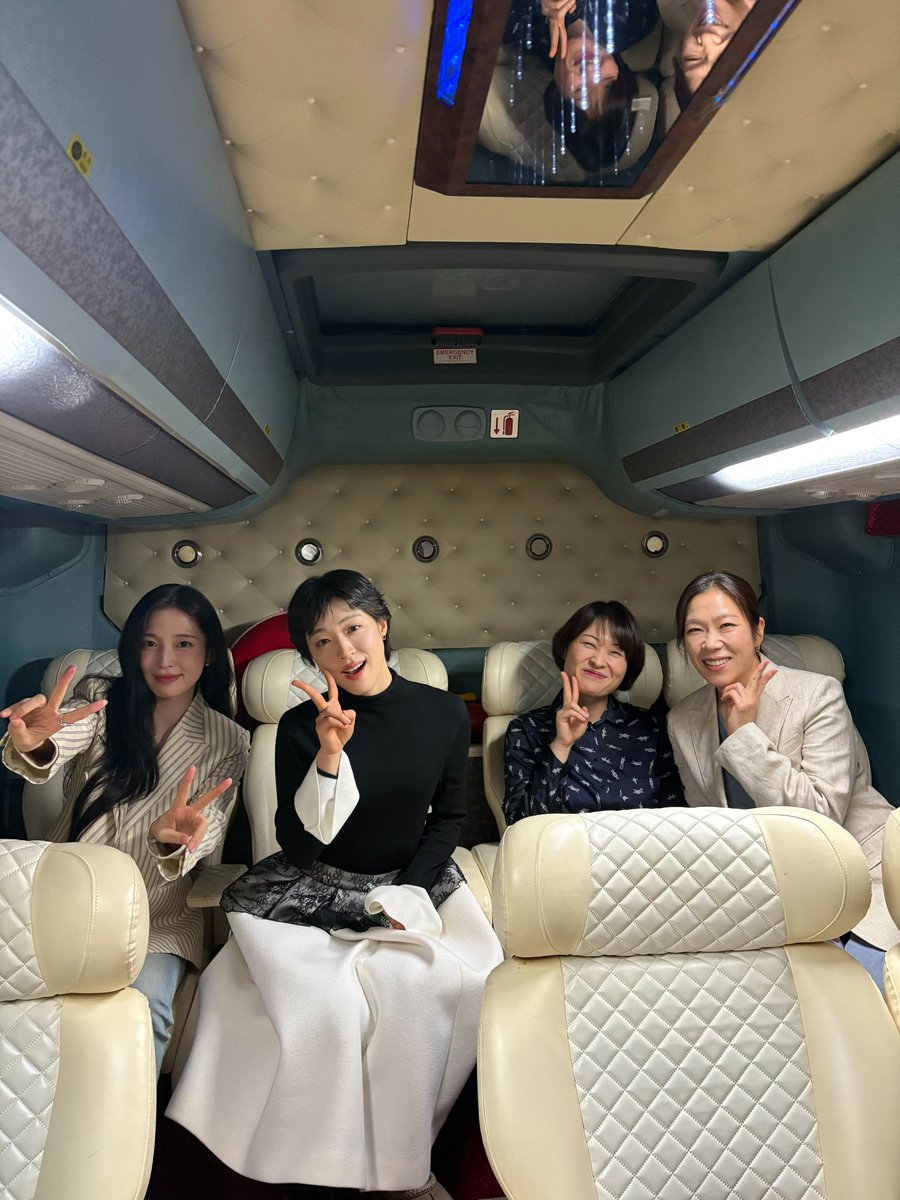 nkcontents's tweet photo. 3월의 시작은 팀 매댄오와 함께💃
프리미어 무대인사 비하인드 사진 공개!

개봉 D-1 <매드 댄스 오피스>
내일부터 극장에서 만나요💕

#매드댄스오피스 #3월4일대개봉 #조현진감독
#염혜란 #최성은 #우미화 #박호산 #백현진 #아린 https://t.co/RG1I7gD4Tx