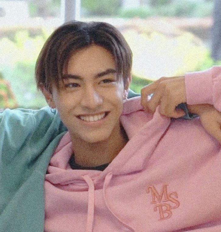 feverglows's tweet photo. this genre of weesa ⁠♡ https://t.co/TE6iNb95k6