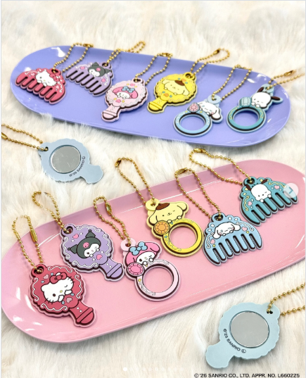 ＼⚠️新商品📣🆕／
100円ショップにてサンリオキャラクターズの「ミニチュアラバーキーホルダー」が登場🥹🩷
ミラー・コーム・リングのミニチュアラバーキーホルダー🥹🩷
ポーチに付けたりしたらアクセントになって可愛い😆
ミラーは裏面は鏡になってるお出かけ先で鏡チェックしたい時にも便利だね🙆‍♀️