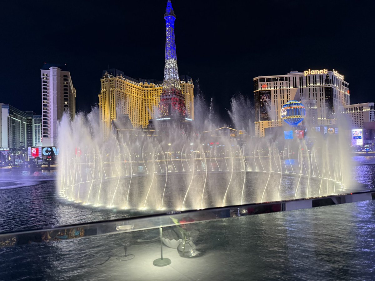 Best seat at Lago <a href="/Bellagio/">Bellagio Las Vegas</a> for our anniversary.