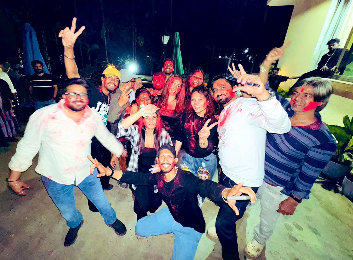 jyotimadnani's tweet photo. From costume racks to color attacks 😄🌈 #FilmWrap #HoliVibes #BTSMoments #ShootLife #FilmFamily #HoliMorning #BehindTheScenes #CreativeLife #SetLife #WrapParty #RangBarse #WorkHardCelebrateHard https://t.co/sCC5MnFcOe