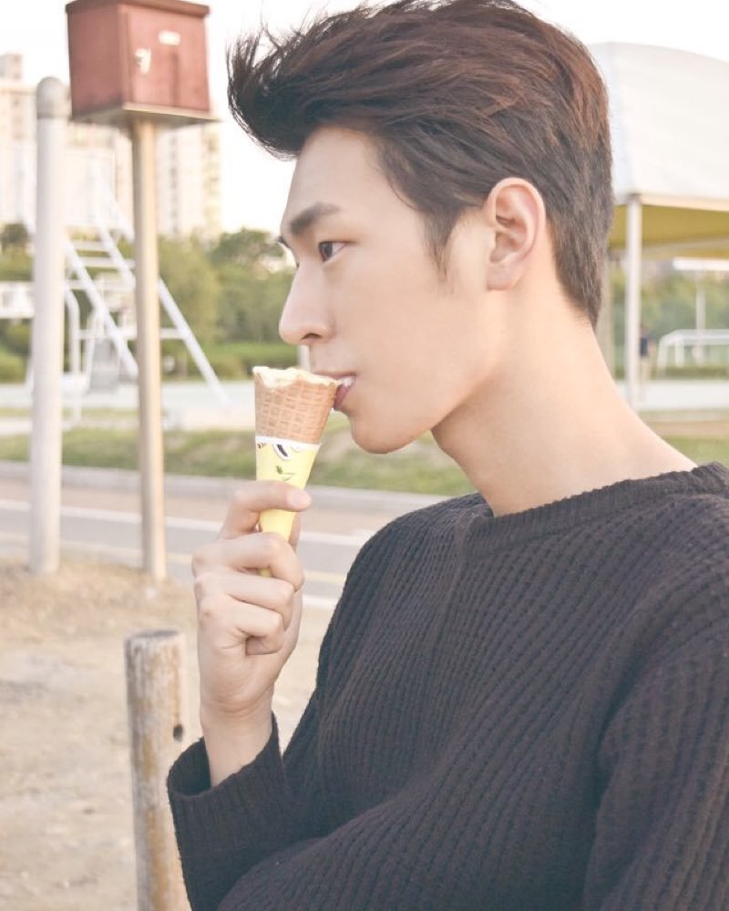 pyj9414's tweet photo. 2015년의 서함이와 
2026년의 서함이!
서함이의 10주년!ㅎㅎ

#박서함 #Parkseoham #10주년 https://t.co/4jFv2DucRH