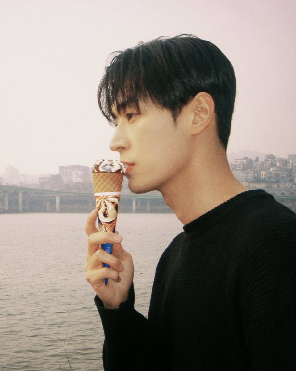 pyj9414's tweet photo. 2015년의 서함이와 
2026년의 서함이!
서함이의 10주년!ㅎㅎ

#박서함 #Parkseoham #10주년 https://t.co/4jFv2DucRH