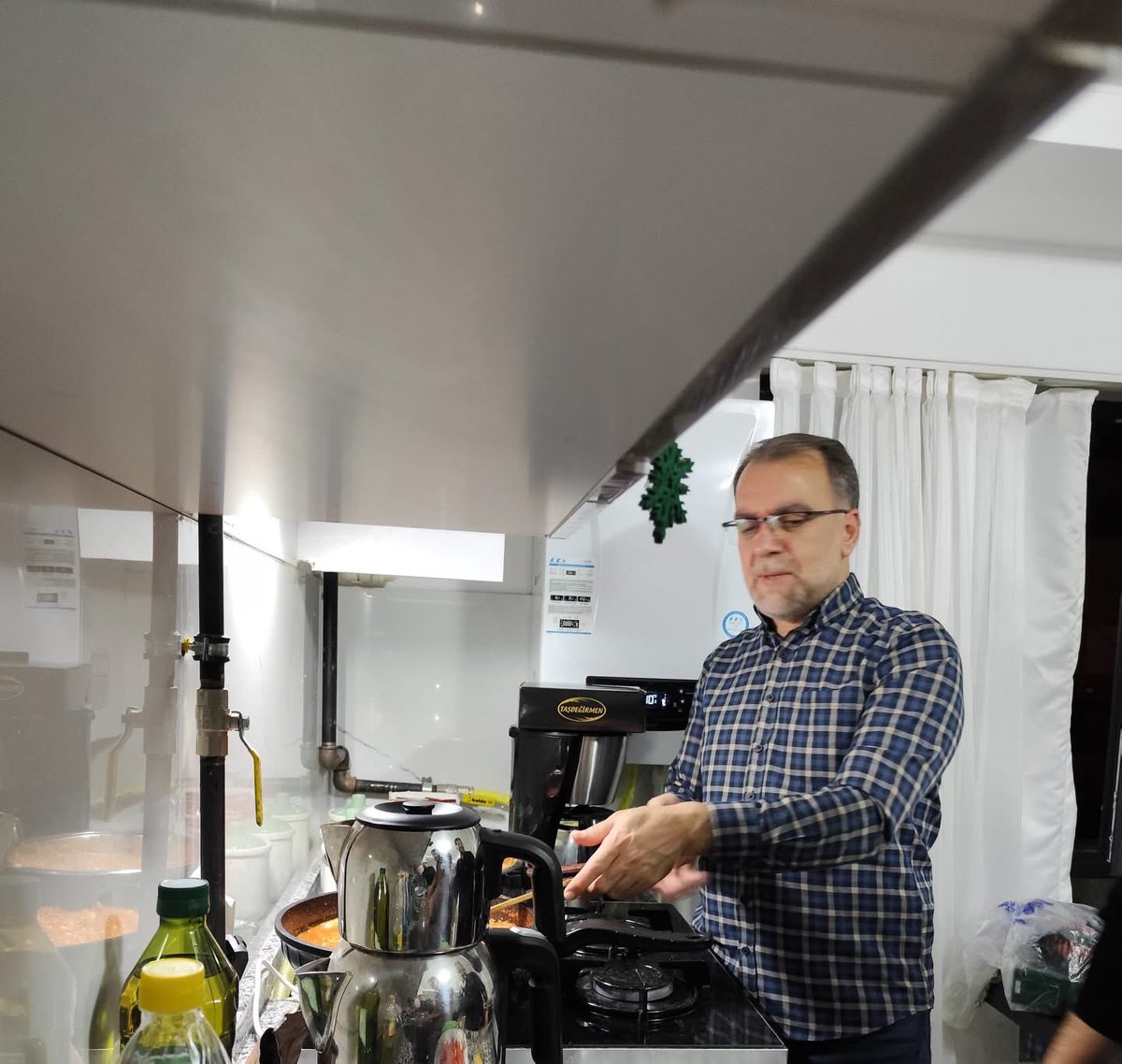 “Sahur Bizden, Sohbet Sizden.” programımız kapsamında; Yeniden Refah Partisi Genel Başkan Yardımcımız ve Teşkilat Başkanımız Nureddin Gül, Ankara’da bir öğrenci evinde gençlerle buluştu.