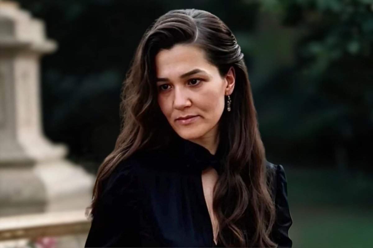 Fatma Nur Çelik geçen yıl aynı okulda yaşanan bıçaklanma olayından sonra 'Can güvenliğimiz yok, sıradaki biz olabiliriz' demiş. Uyarmış. Dinleyen olmamış! 

Önlenmeyen her cinayet politiktir! Kadın cinayetleri, çocuk cinayetleri, sağlıkta şiddet, meslek cinayetleri... Hepsi aynı