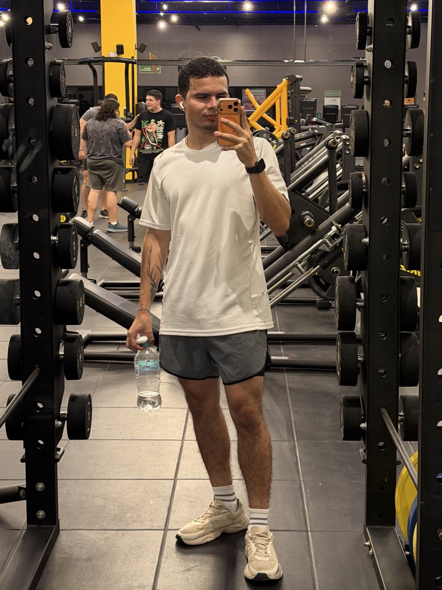 Porque van sin boxer a entrenar? 😮‍💨