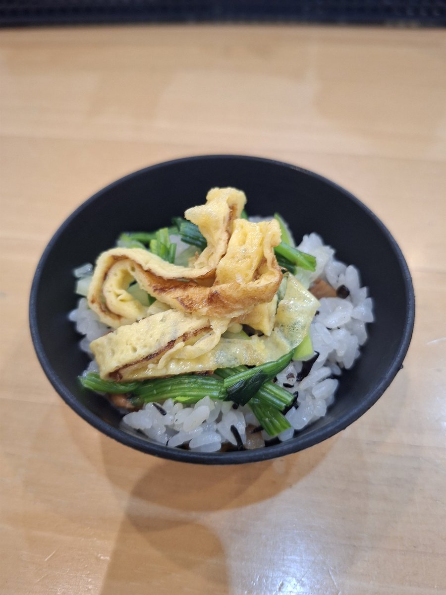 明かりをつけましよ
ぼんぼりに

今日は
おひな祭り
です

ささやかながら

ちらし寿司の
ご用意があります

急げ
#クラタイ食堂
#ひな祭り
#ちらしずし