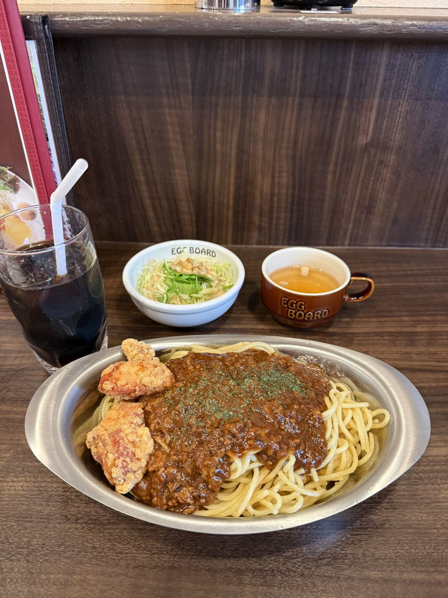 susan_0shin's tweet photo. 今日のお昼ごはん!
前回来た時にメニューが増えてた。
今日は、その増えたミートソーススパゲッティ🍝大盛り&魚フライ&無料券アイスコーヒー!
これも美味しい😋!
チーズ🧀かけたかったけど無かった。トッピングにあるのかな?
#EGGBOARD https://t.co/4SGaPaoFcJ