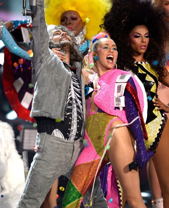 Si dejaste de seguir a Miley acá. No tienes a Derecho a celebrar el aniversario de Hannah Montana. #HannahMontana