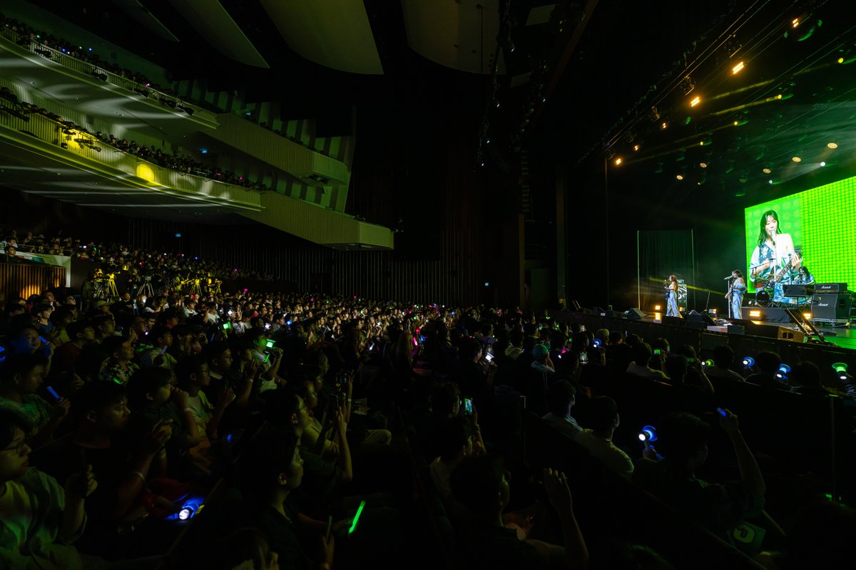 friedrice_live's tweet photo. It was truly a 𝑯𝒂𝒓𝒎𝒐𝒏𝒚 𝒐𝒇 𝑺𝒕𝒂𝒓𝒔 at the 𝗤𝗪𝗘𝗥 𝟭𝗦𝗧 𝗪𝗢𝗥𝗟𝗗 𝗧𝗢𝗨𝗥 <𝗥𝗢𝗖𝗞𝗔𝗧𝗜𝗢𝗡> 𝗶𝗻 𝗦𝗜𝗡𝗚𝗔𝗣𝗢𝗥𝗘 🇸🇬 Singapore Bawiges, thank you for showering QWER with all your love, screams and energy! 💖🔥🎸🥁🎤

#QWER
#ROCKATION #ROCKATIONinSINGAPORE
#쵸단 #CHODAN
#마젠타 #MAGENTA
#히나 #HINA
#시연 #SIYEON
#YJPARTNERS
#FriedRiceEnt #Singapore