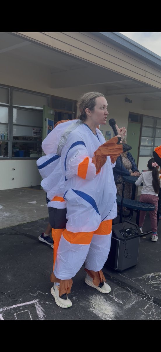 MrLewisSD's tweet photo. We’ve hit our first fundraising goal of $2,500 for our jogathon! Thanks to all our amazing supporters for making it happen.  As promised, our amazing PTA President got to dress up as a space dinosaur today.
#sdusd #JogathonSuccess @sdschools @sdusdcommunityschools #SpaceDinoFun https://t.co/9OtSX3iHEY