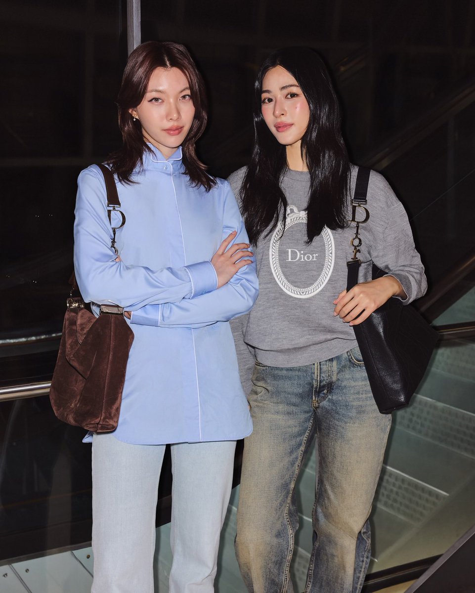 [3] สื่อบางส่วนใน Facebook นะคะ แม่ๆอย่าลืมไปให้เอนเกจกันด้วยน้าา 💜

📍Lifestyle Asia Thailand
facebook.com/share/p/14Xfau…

📍Lifestyle Asia Thailand - En
facebook.com/share/p/1ap86w…

📍L’Officiel TH
facebook.com/share/181CpUzg…

LINGORM TAKEOFF TO DIORAW26
#LingOrmDiorAW26APTLook