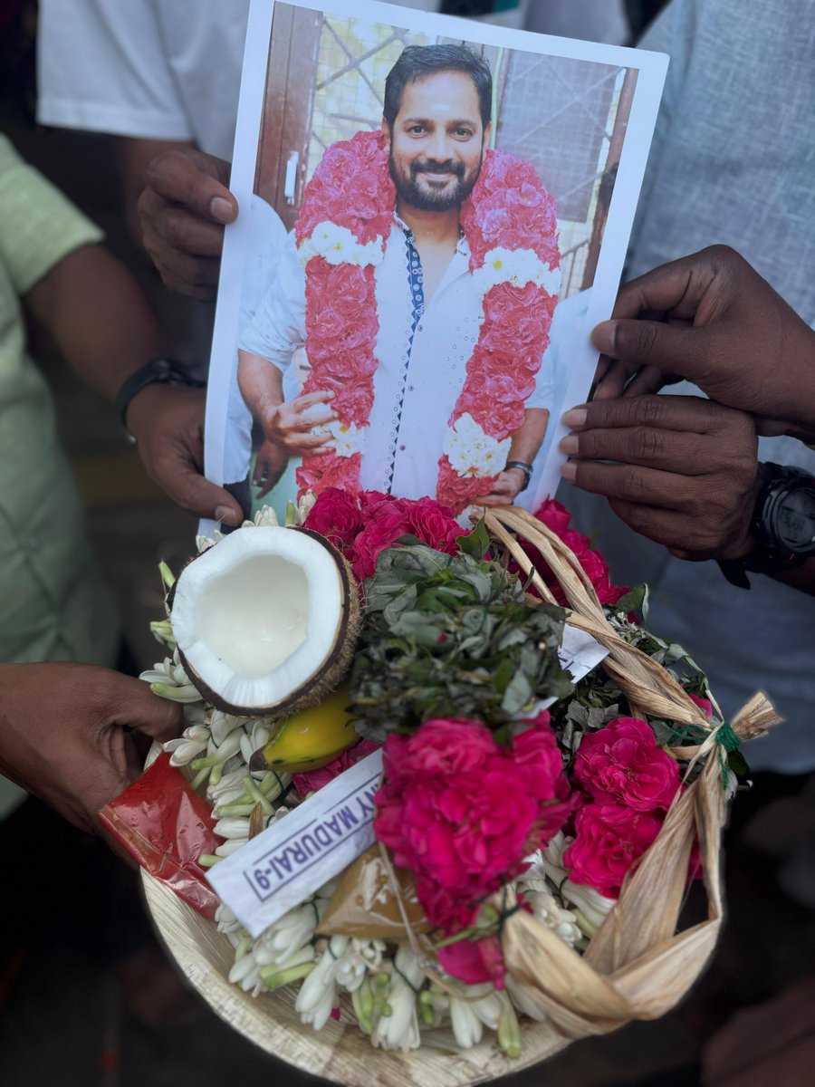 ChengaiSFC_Offl's tweet photo. On the occasion of the March 5 birthday of Our beloved Anna #Paramu
We offered special prayers at the famous Arulmigu Masani Amman Temple.
Have a blessed good health & a long life to continue guiding us.
Advance happy birthday Anna💐❤️
A small Love from all Dist Head Of SFC https://t.co/fG5XFGgzM7