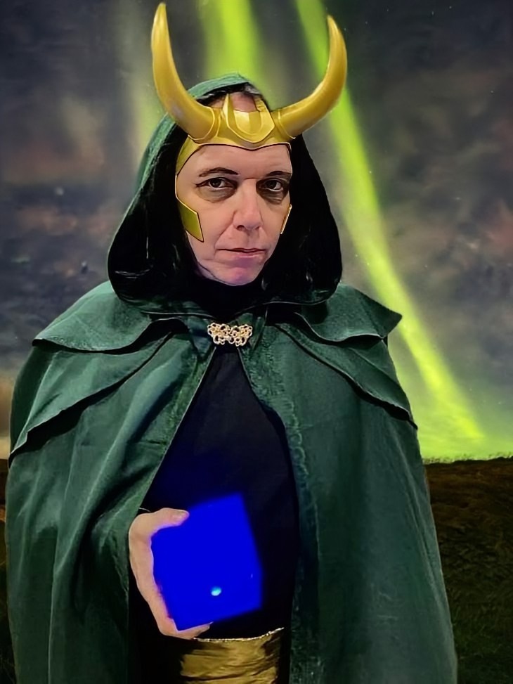 The god of Mischief.

#Loki
#Cosplay
#MCU
#MarvelComics