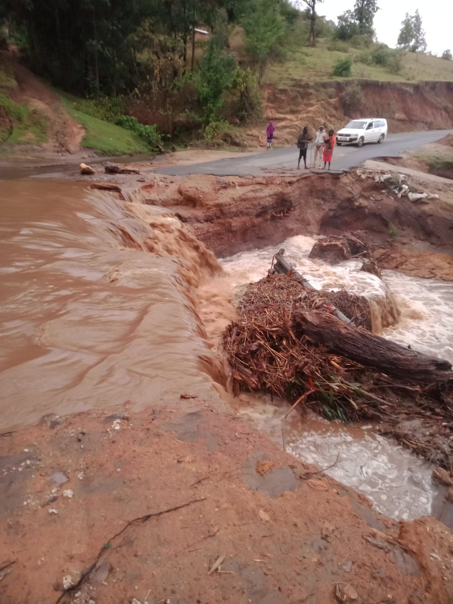 ChirchirGil's tweet photo. @KeRRA_Ke  This section of the road linking Embobut–Tuturung–Chesoi, particularly at Embomon Bridge, has for decades caused great inconvenience during the rainy season. Current bridge design cannot effectively handle the heavy flow of water. It therefore needs to be redesigned. https://t.co/7qCvp7GKqn