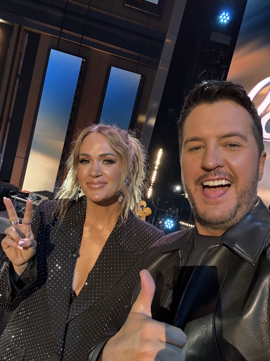 lukebryan's tweet photo. West Coast! Find out who made the Top 30 now on @abc #idol https://t.co/BQgt9s9VSK