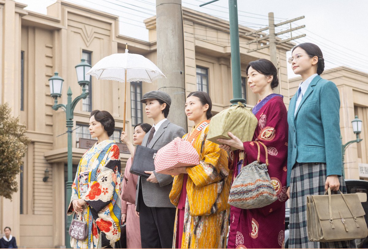 oricon's tweet photo. 朝ドラ『虎に翼』総集編、一挙放送が決定
https://t.co/rLGh0Bba6p

日本初の女性弁護士で後に裁判官となった女性の実話をもとにしたリーガルエンターテインメント。主人公を伊藤沙莉が演じ、迷える子どもや追い詰められた女性たちを救おうと奮闘する姿を通して、法の意義と人間の尊厳を問いかけた。 https://t.co/L3sbYErVlV