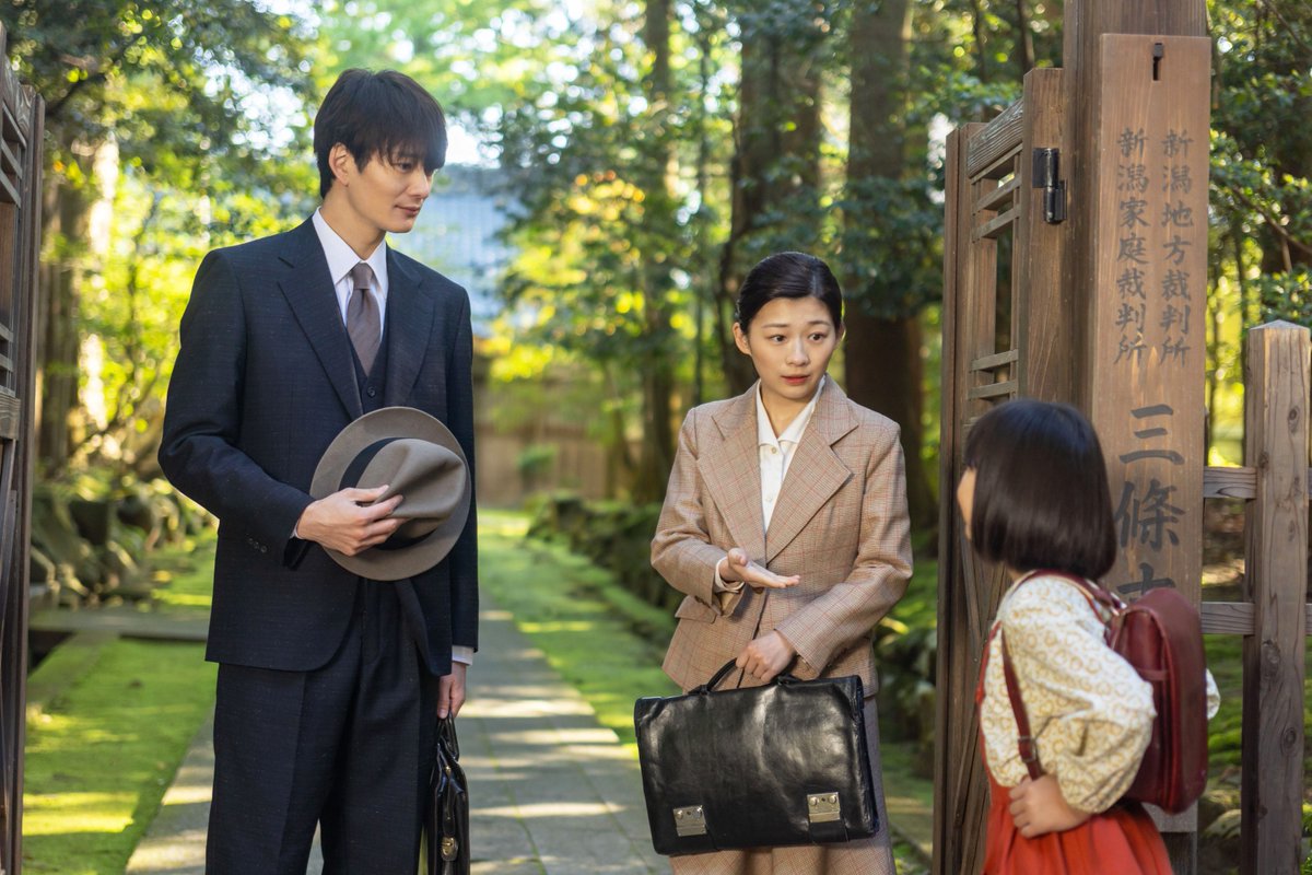 朝ドラ『虎に翼』総集編、一挙放送が決定
oricon.co.jp/news/2439685/f…

日本初の女性弁護士で後に裁判官となった女性の実話をもとにしたリーガルエンターテインメント。主人公を伊藤沙莉が演じ、迷える子どもや追い詰められた女性たちを救おうと奮闘する姿を通して、法の意義と人間の尊厳を問いかけた。