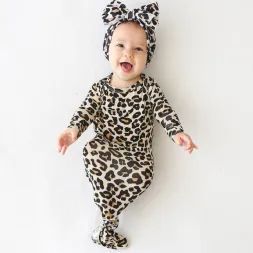 unimetone's tweet photo. The Newborn Knotted Gown &amp; Headband Set is perfect for easy diaper changes! 💕  Designed for babies 0-3 months, it comes with fold-over hand mittens to keep little hands safe. Your newborn will be comfy and stylish in this adorable set! 🌸👶

#NewbornEssentials #KnottedGown https://t.co/7tw9y15AWM