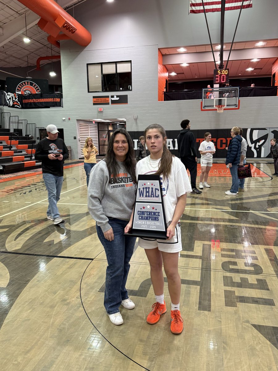 KendraLThomas22's tweet photo. So proud of this girl and her team!!  Bring on NAIA Nationals!!  🏀🖤🧡🤍 https://t.co/b5FDEuMjyp