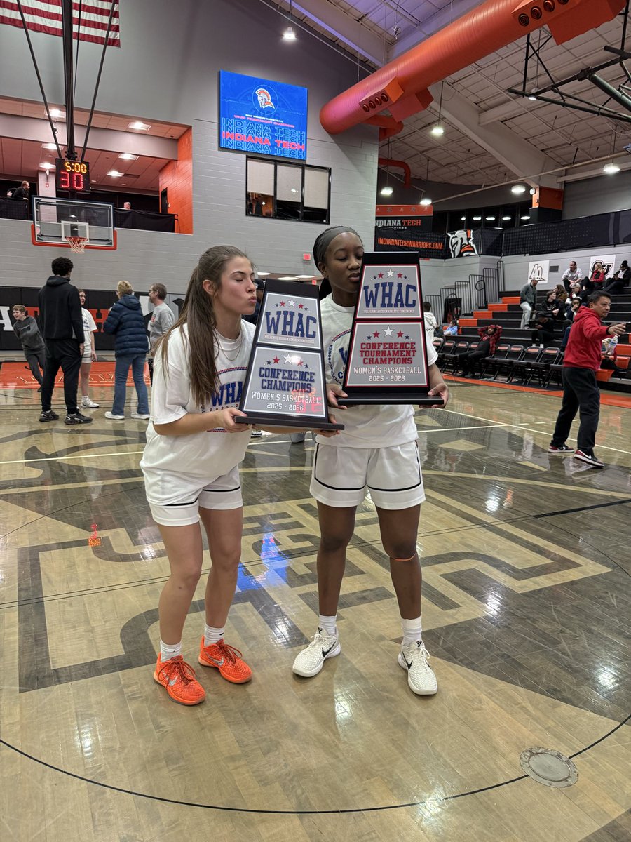 KendraLThomas22's tweet photo. So proud of this girl and her team!!  Bring on NAIA Nationals!!  🏀🖤🧡🤍 https://t.co/b5FDEuMjyp