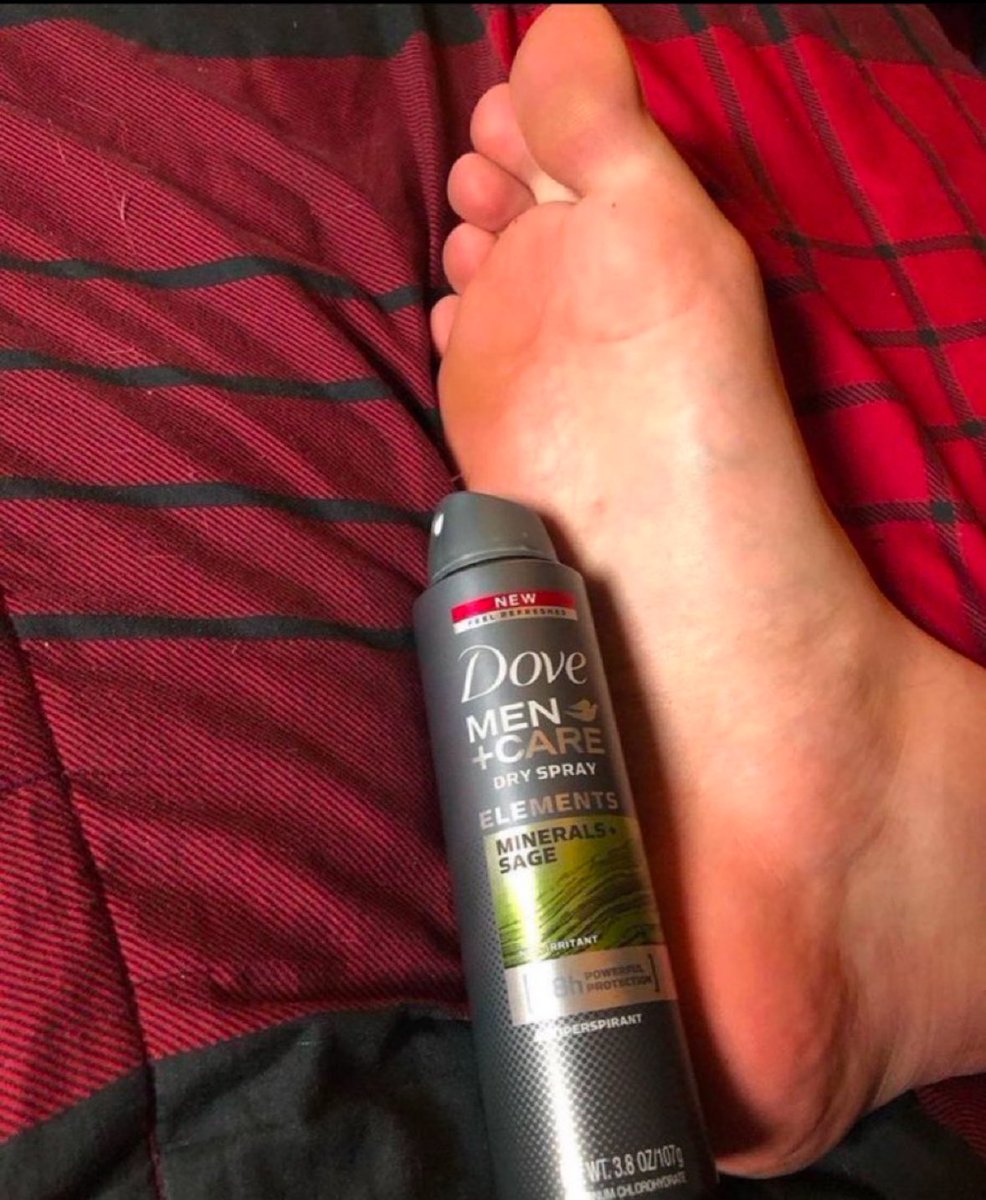 Who doesn't love seeing a big guy comparing his big feet? Tyler's (<a href="/TallAlphaTyler/">Master Tyler</a>) 6'8" (2,07 m) with size 15US (47/48BR) compared to size 10US (41/42BR) and compared to a deoderant
#bigfeet #tallguys