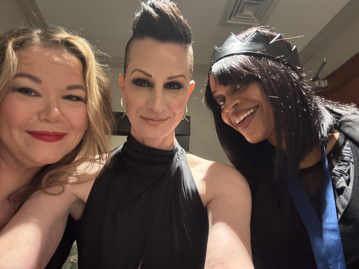 TJLondonauthor's tweet photo. At the Audie's with Jaclyn Kelso and Lady Bee! https://t.co/YVK1QxDwP2